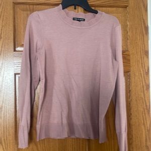 Mauve sweater with detailed neck and wrist lines